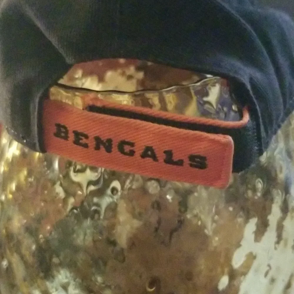 🤠Like New NFL Team Apparel Cincinnati Bengals Kids Velcro Adjustable Cap